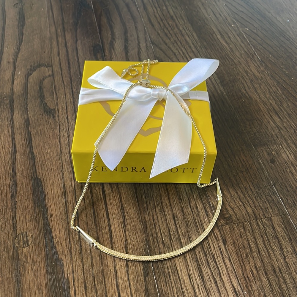 ✨Like new! Kendra Scott Scottie necklace✨
